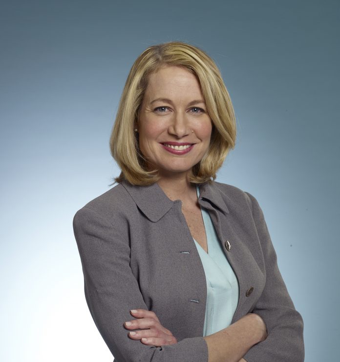 AAO_Nina_And_Anna_211