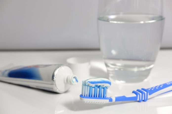 toothpaste-3067570_1920