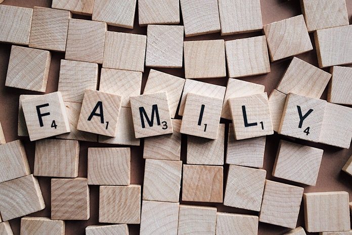 family-2355697_1280