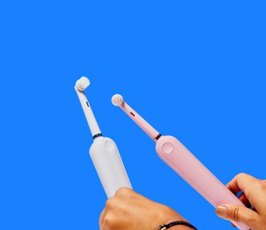 What’s the Difference Between a Sonic and an Electric Toothbrush?