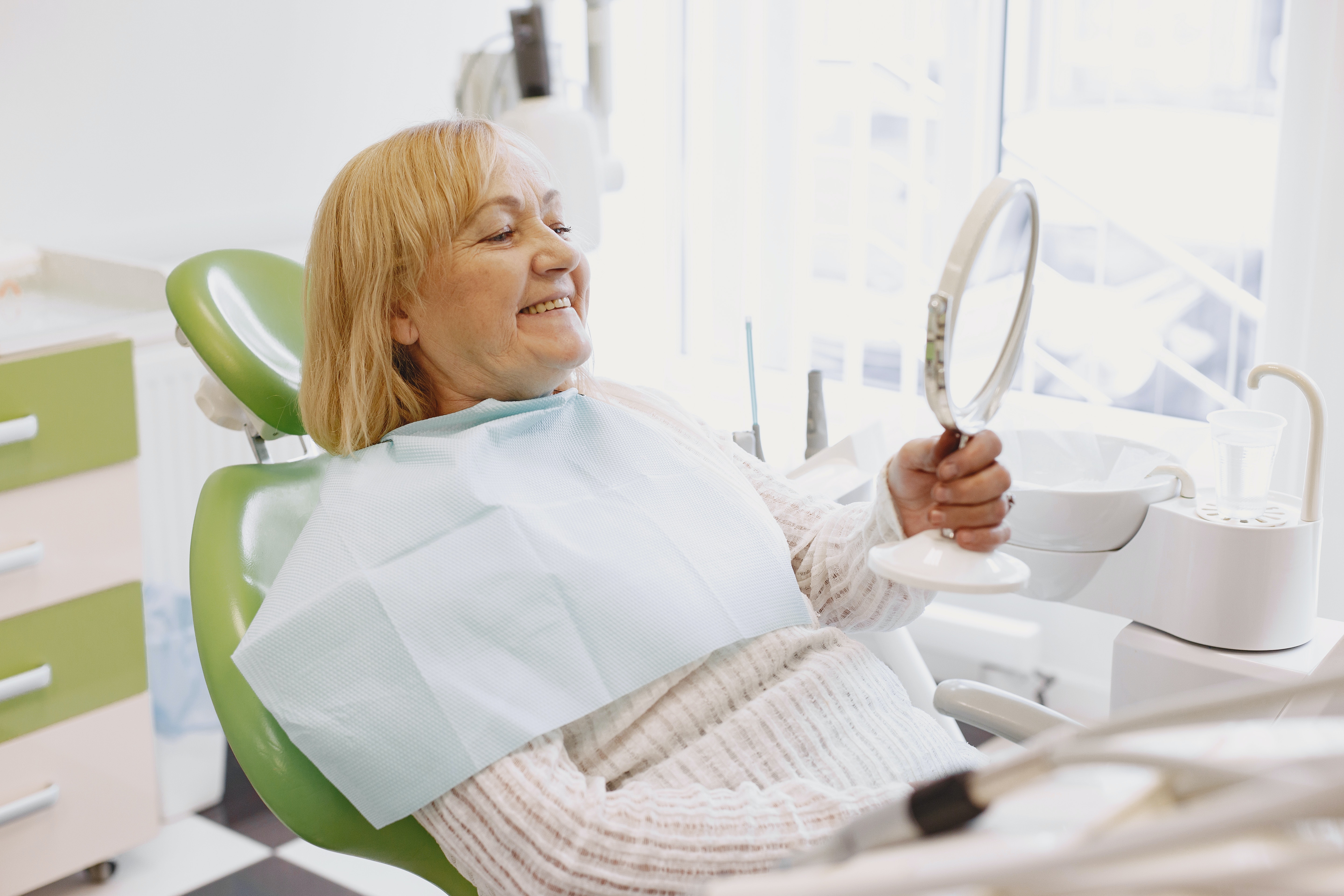 Transitioning From Dentures to Dental Implants