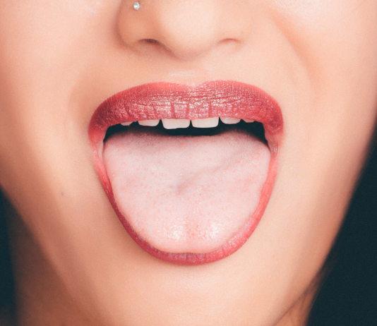 What is Tongue Exfoliation and How Does it Benefit Tongue Health? tongue rejuvenation tongue exfolation